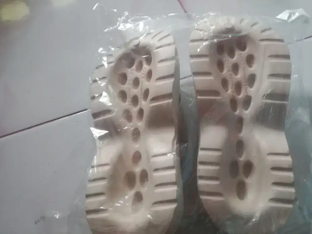 Sandal wanita size 38-39 warna crem