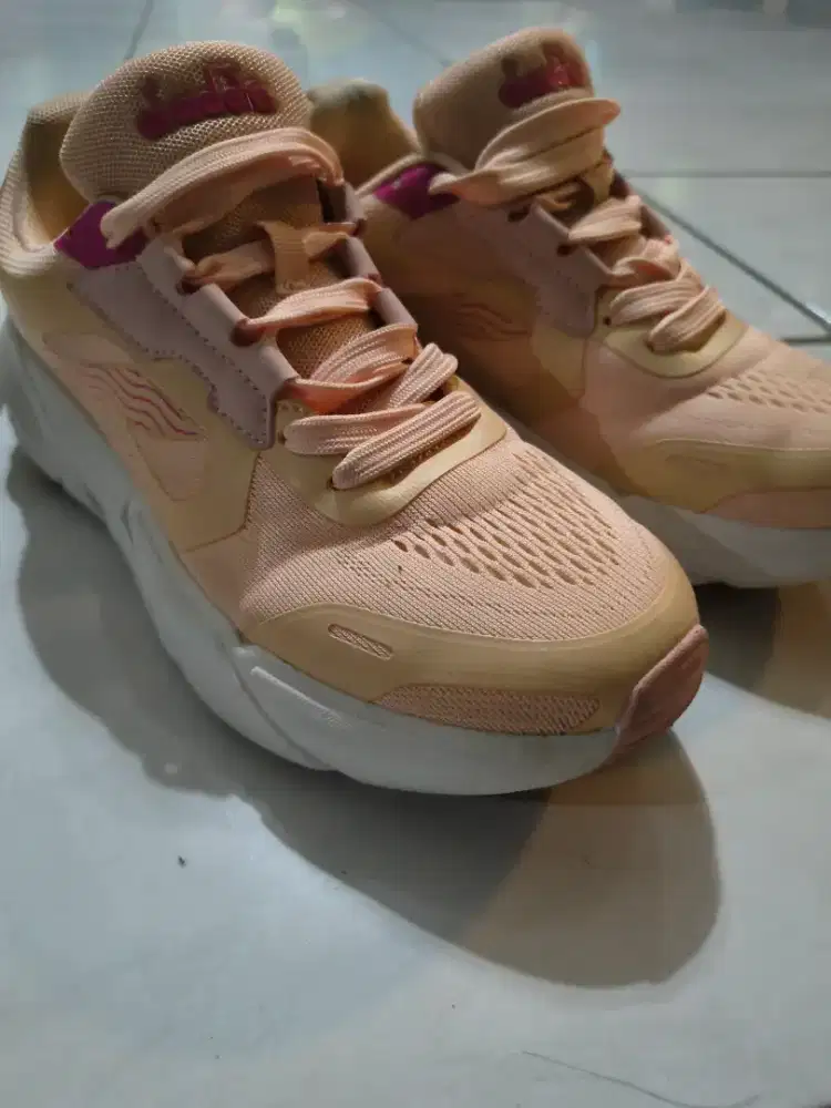 Sepatu olahraga diadora Original