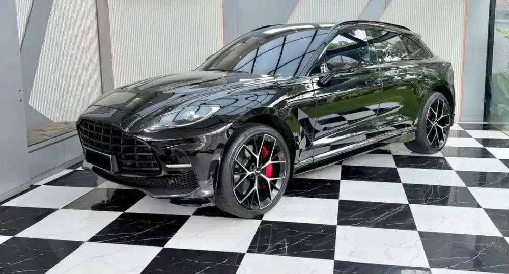 Aston Martin DBX707 2024