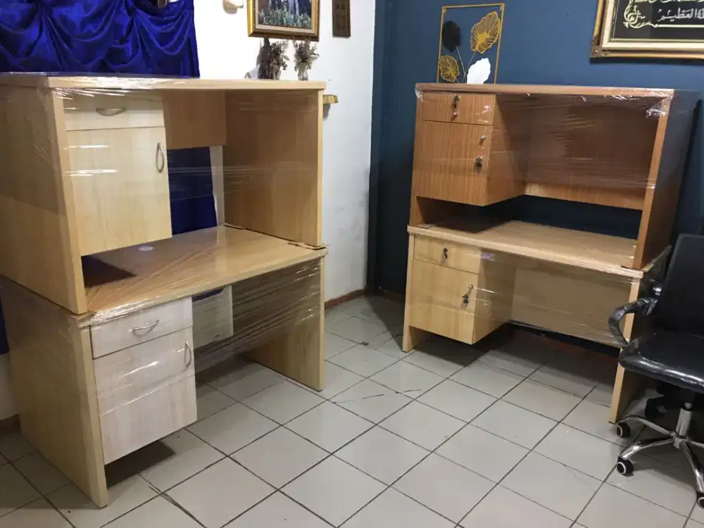 meja dan kursi kantor