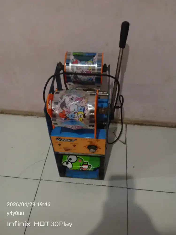 Mesin pres cup Sealer kondisi barang seperti di foto gda minus..