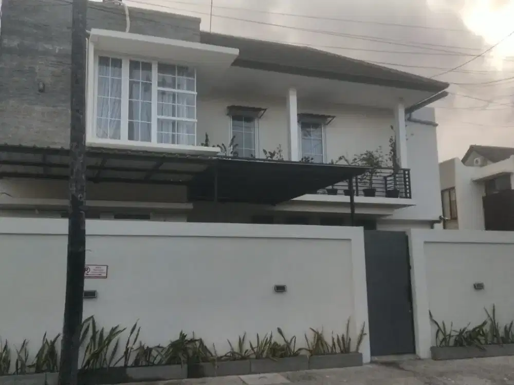 Dijual dan Disewakan Rumah Hook 2 Lantai Dipinggir Jalan Utama Tukad Badung rRnon