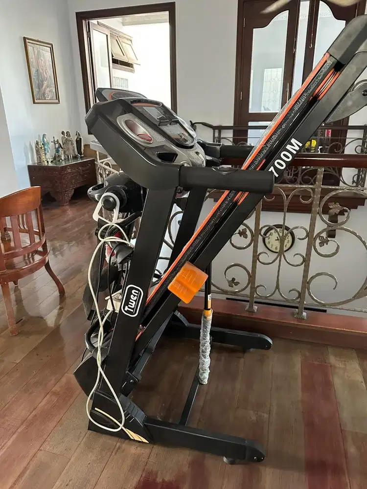 Treadmill ListrikTWEN T700M