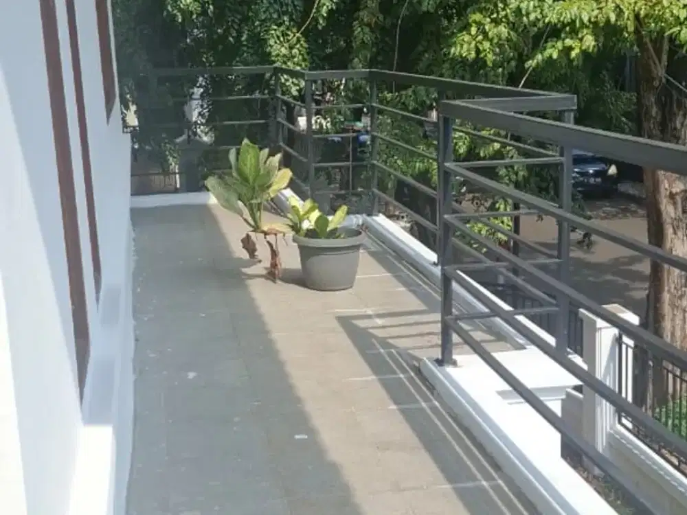 Disewakan Rumah 255m2 Hoek 2 Lantai Di Kelapa Gading