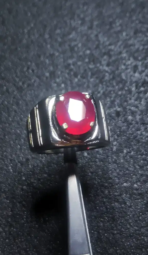 Cincin batu ruby