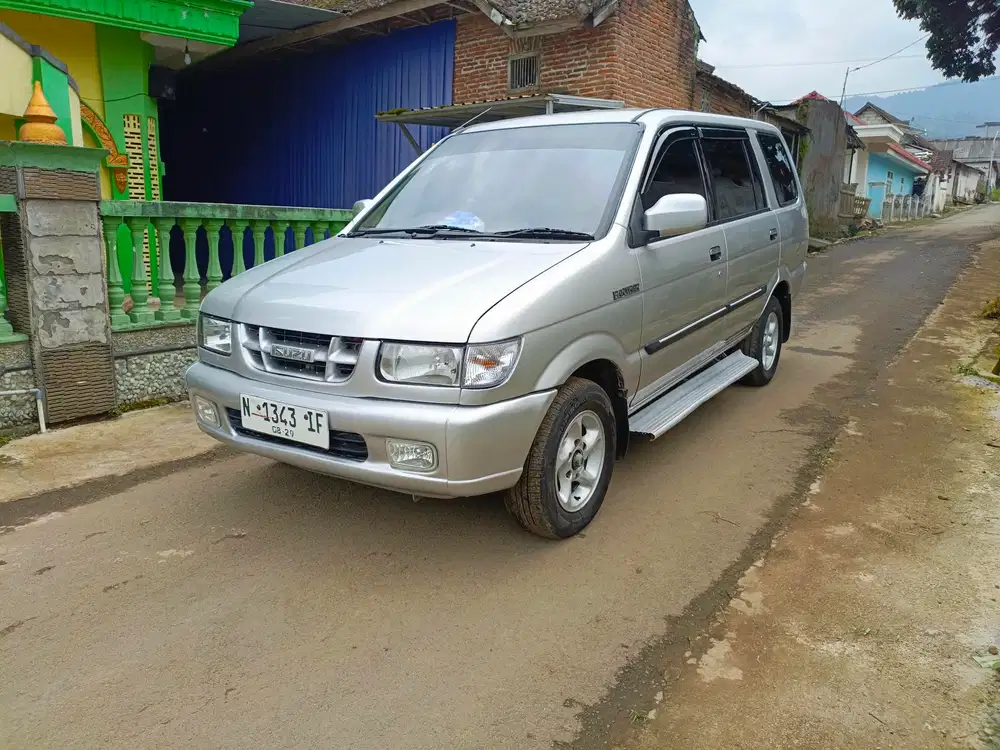 Isuzu Panther LS 2001