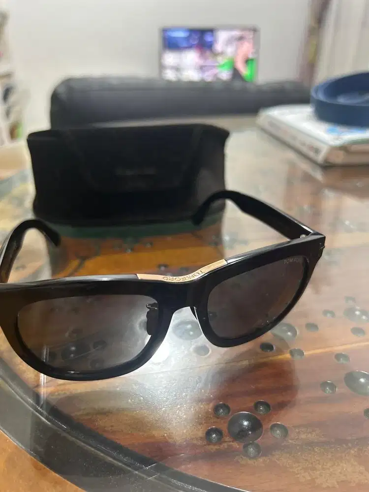 TOMFORD kacamata hitam