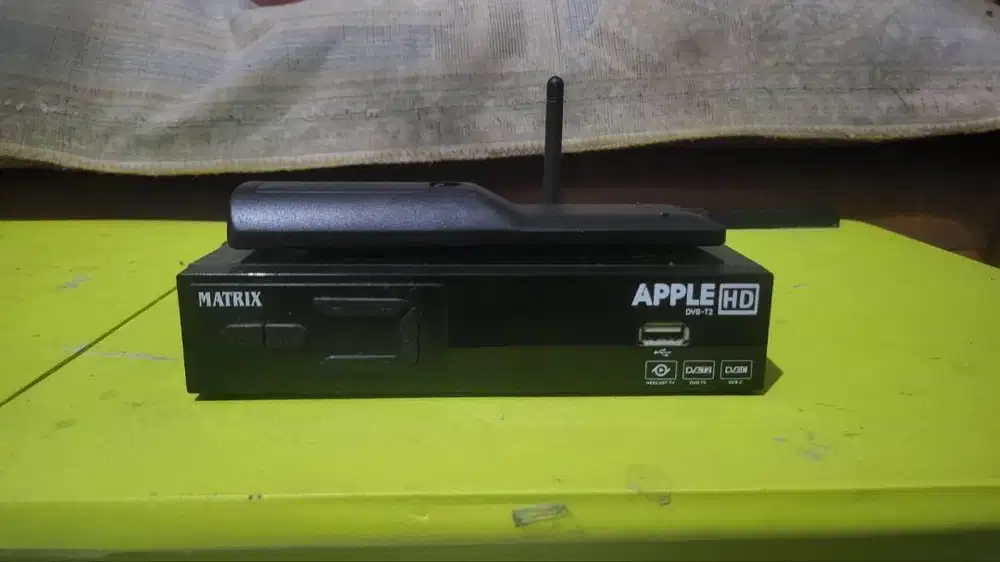 Set Top Box Matrix Apple Merah DVB-T2 HD + Dongle Wifi