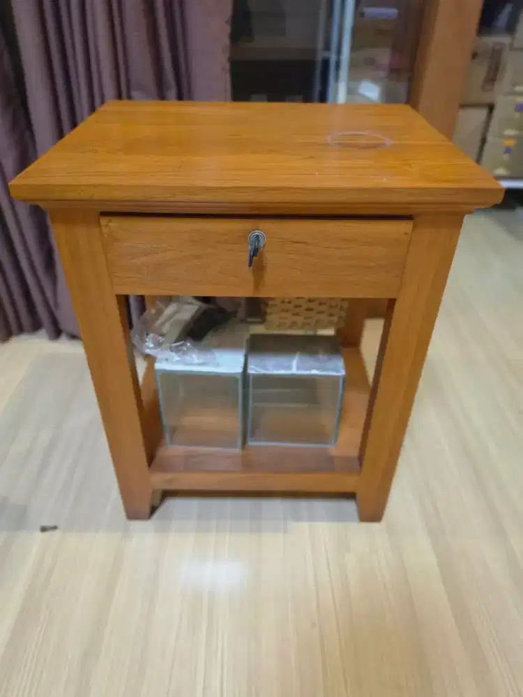 Meja Jati Tua Istimewa ukuran P = 60, L = 49, T=72 ada 2 biji