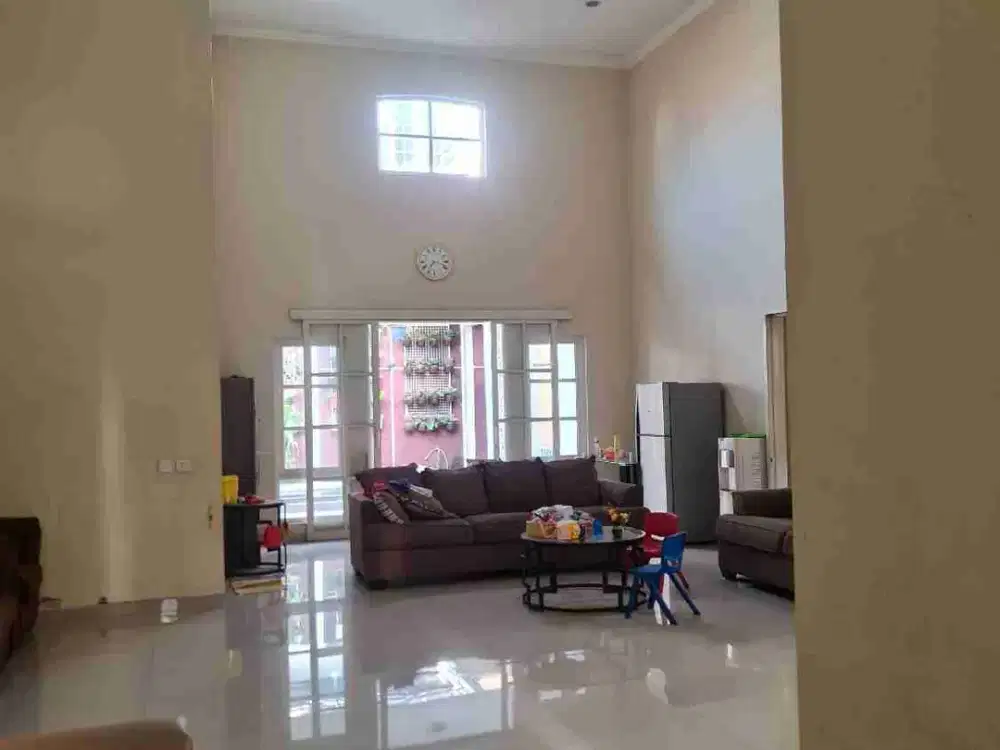 Dijual Rumah Bagus Siap Pakai di Perumahan Graha Padma, Semarang