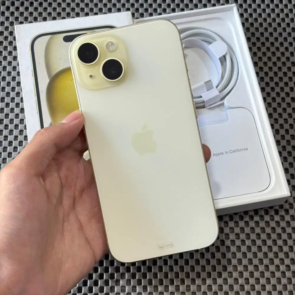iPhone 15 256GB Yellow Garansi Resmi iBox