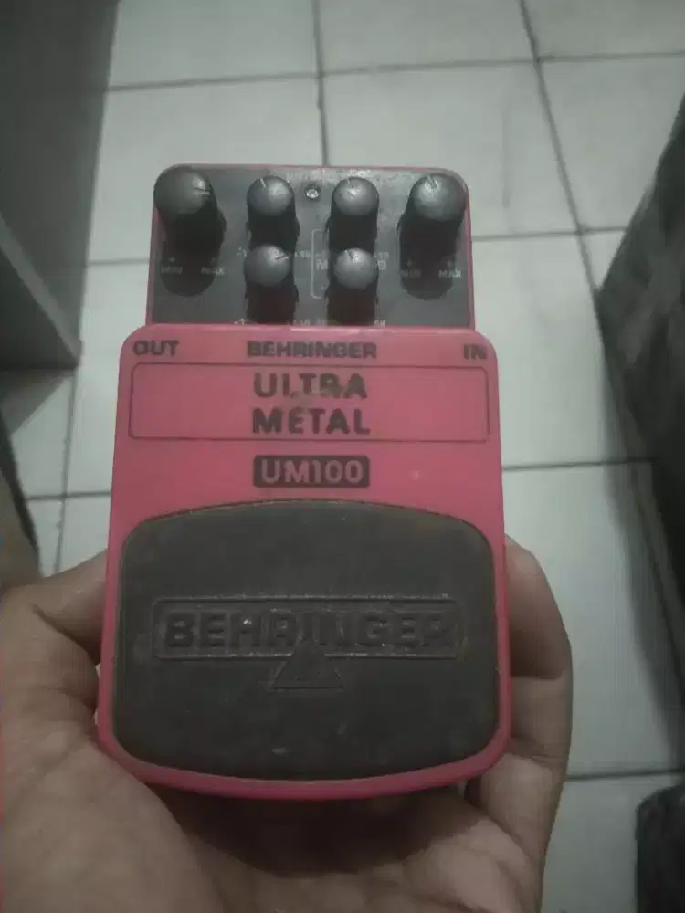 Efek gitar behringer um100 untested