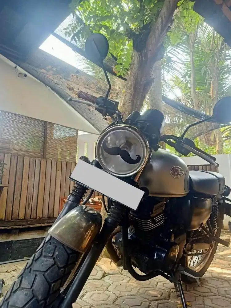 Kawasaki W175 SE 2018 BONUS HELM GRINGGO Classic Fortin garage