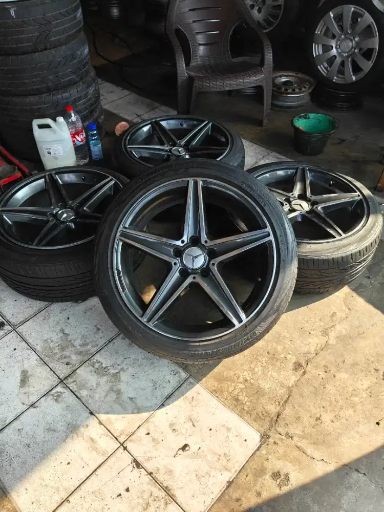 Jual vleg replika AMG R18 lbar 8/9 et 35 pcd 5x112 .114 kond mulus ..