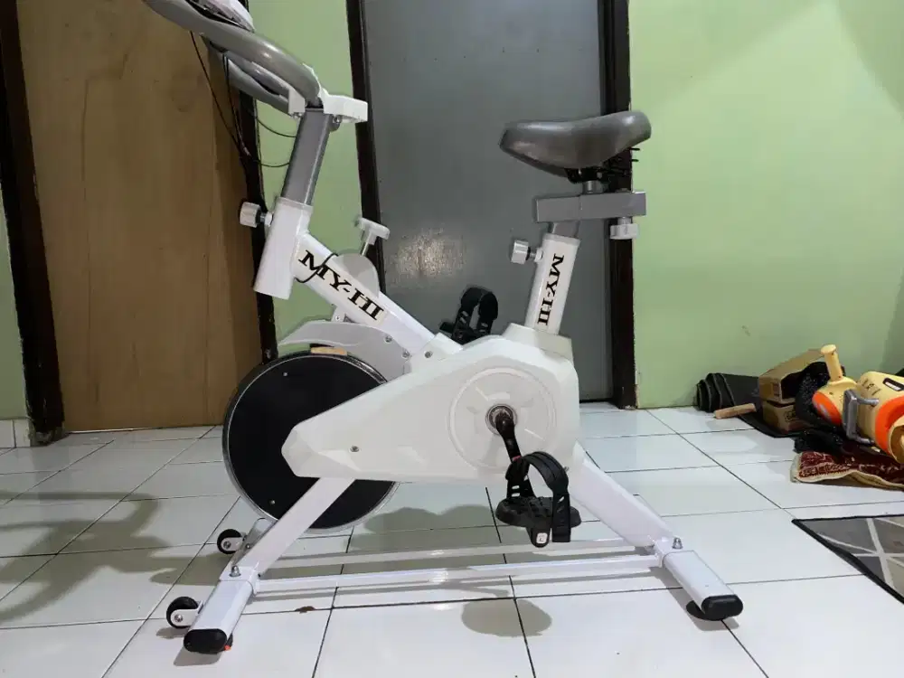 Sepeda statis kondisi mulus