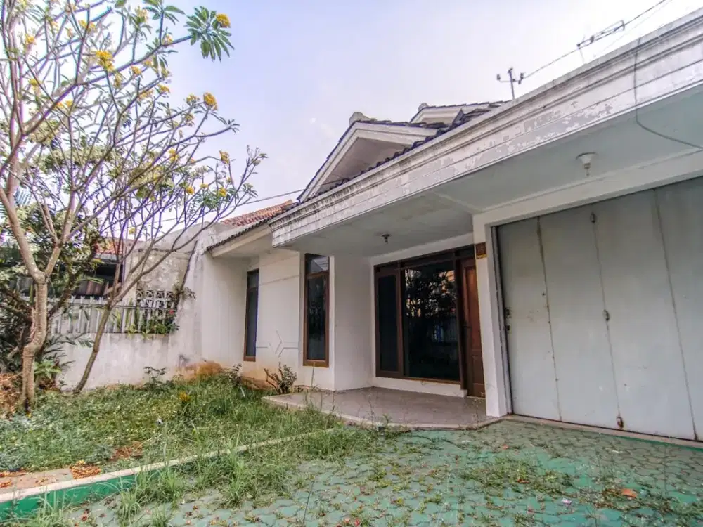 Rumah Klasik Strategis di Suryani Dalam