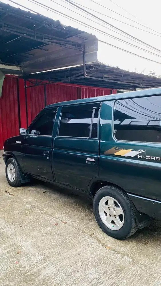 Isuzu Panther 1993 Deluxe