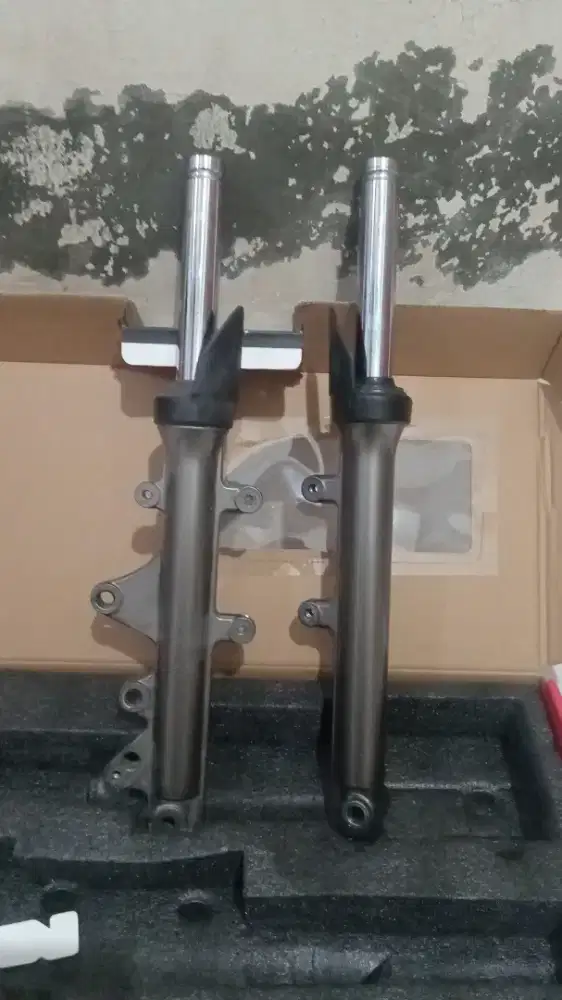 Shock dan kaliber depan ori aerox old 155
