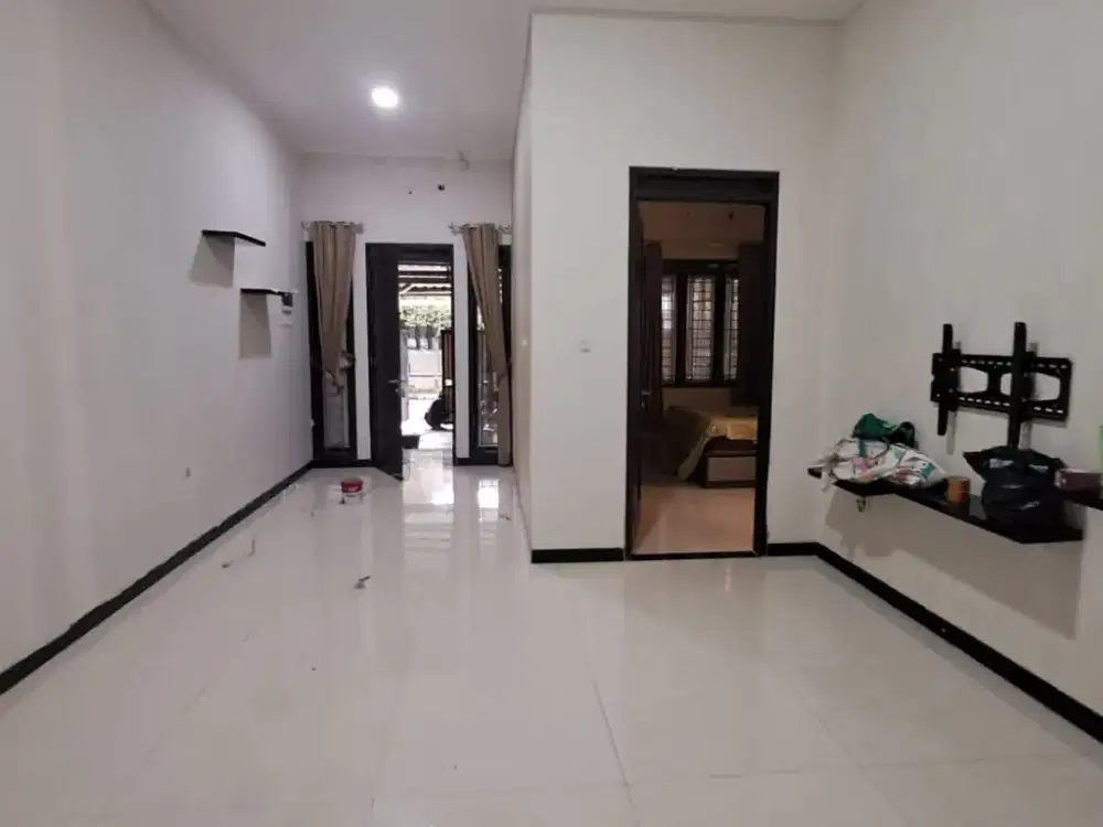 Rumah 4 Kamar Komplek Batununggal Indah