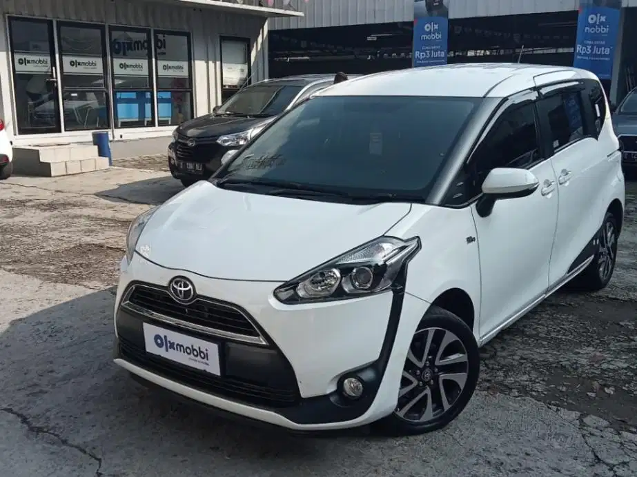 DP MURAH Toyota Sienta 1.5 V Bensin-MT 2017 Putih CYBND