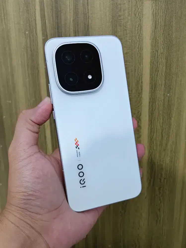 IQOO 15 Legend White Putih Ram 16 GB Internal 512GB