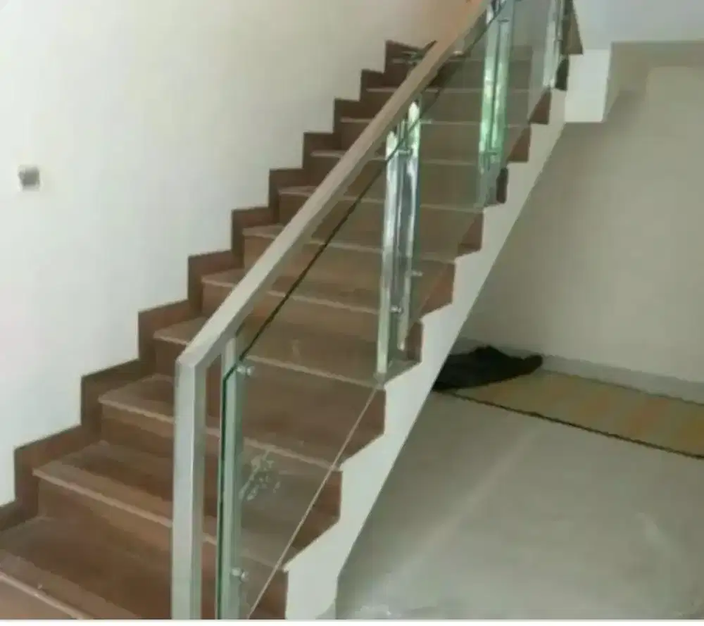 Railing tangga stainless kaca polos