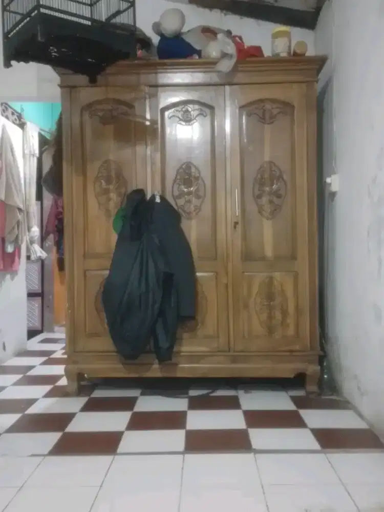 Lemari Jati 3 Pintu