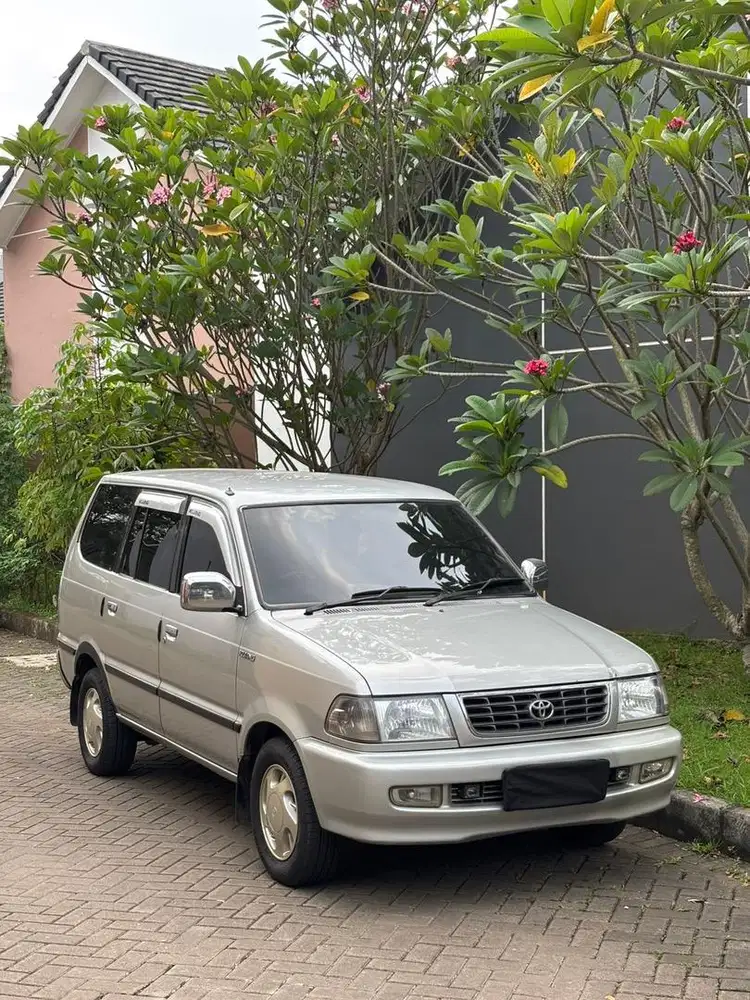 Kijang LGX 2.0 AT 2000