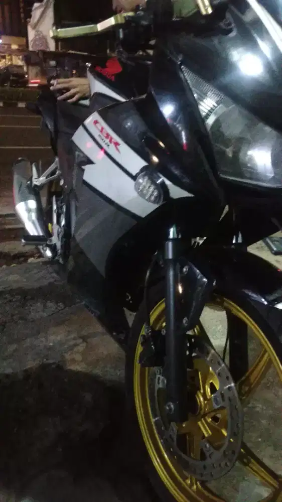 HONDA CBR 150R 2014 ANTIK JRG PAKAI (KM BARU 25RB,AN)99%ORISINIL