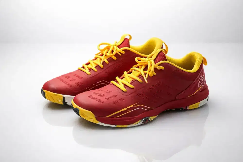 Sepatu Badminton Hi-Qua Challenger Addict, Raket Hi-Qua Smasher 9