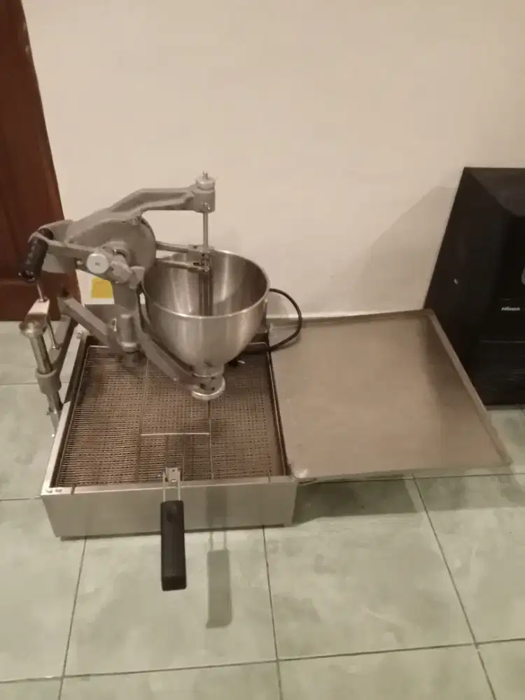 mesin penggoreng donat otomatis