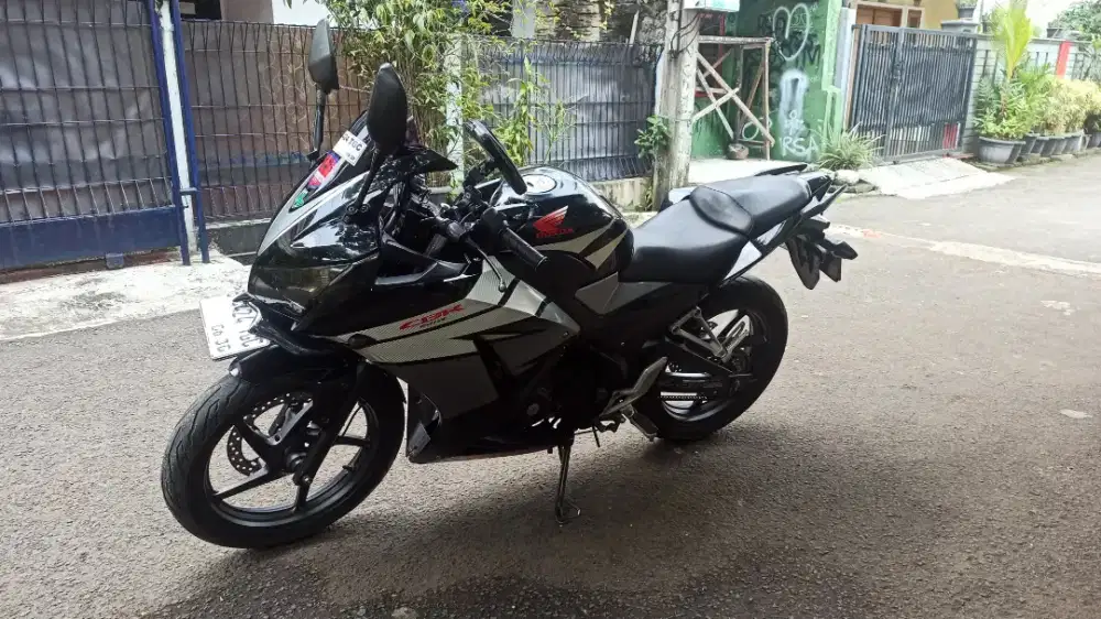 Honda CBR 150 K45A 2015