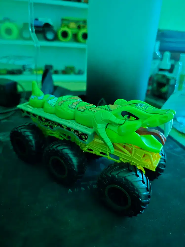 Hotwheels bigrigs 1:64 new mulus no Box