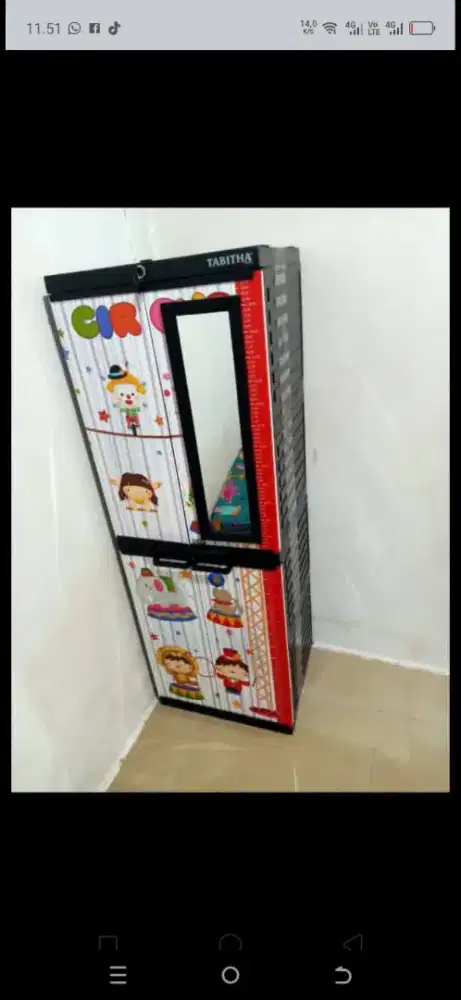 Di jual yg butuh dan minat  lemari semua warna dan merek