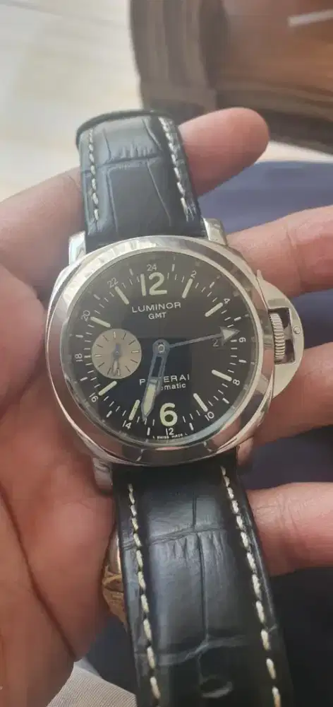 Panerai  luminor GMT mesin swiss