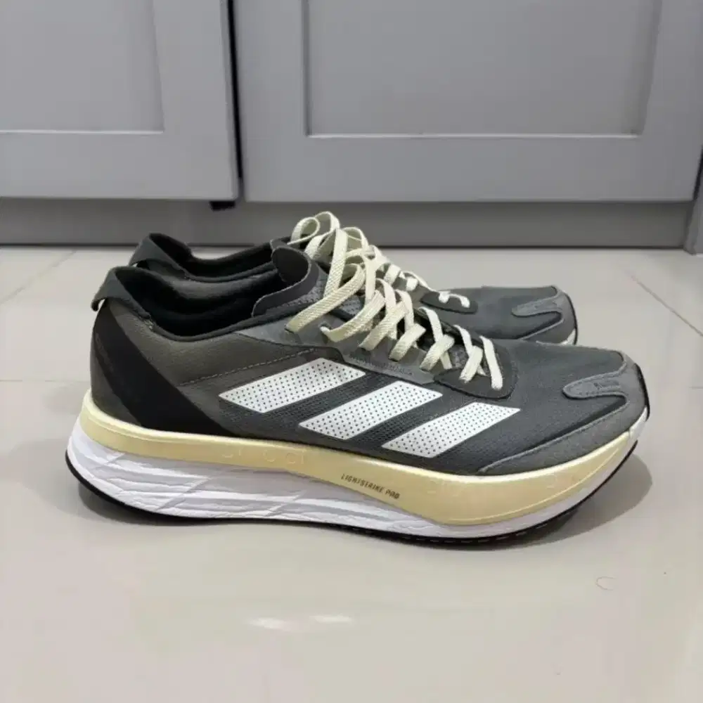 (LIGHTLY USED) SEPATU RUNNING ADIDAS ADIZERO BOSTON 11