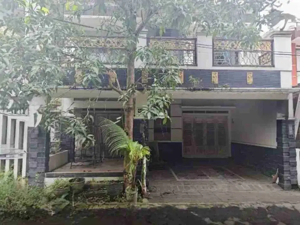 Rumah 2 Lantai Mutiara Sentul, LT 190 m², Carport 2 Mobil, Lingkungan Nyaman & Asri, Harga Kompetitif !