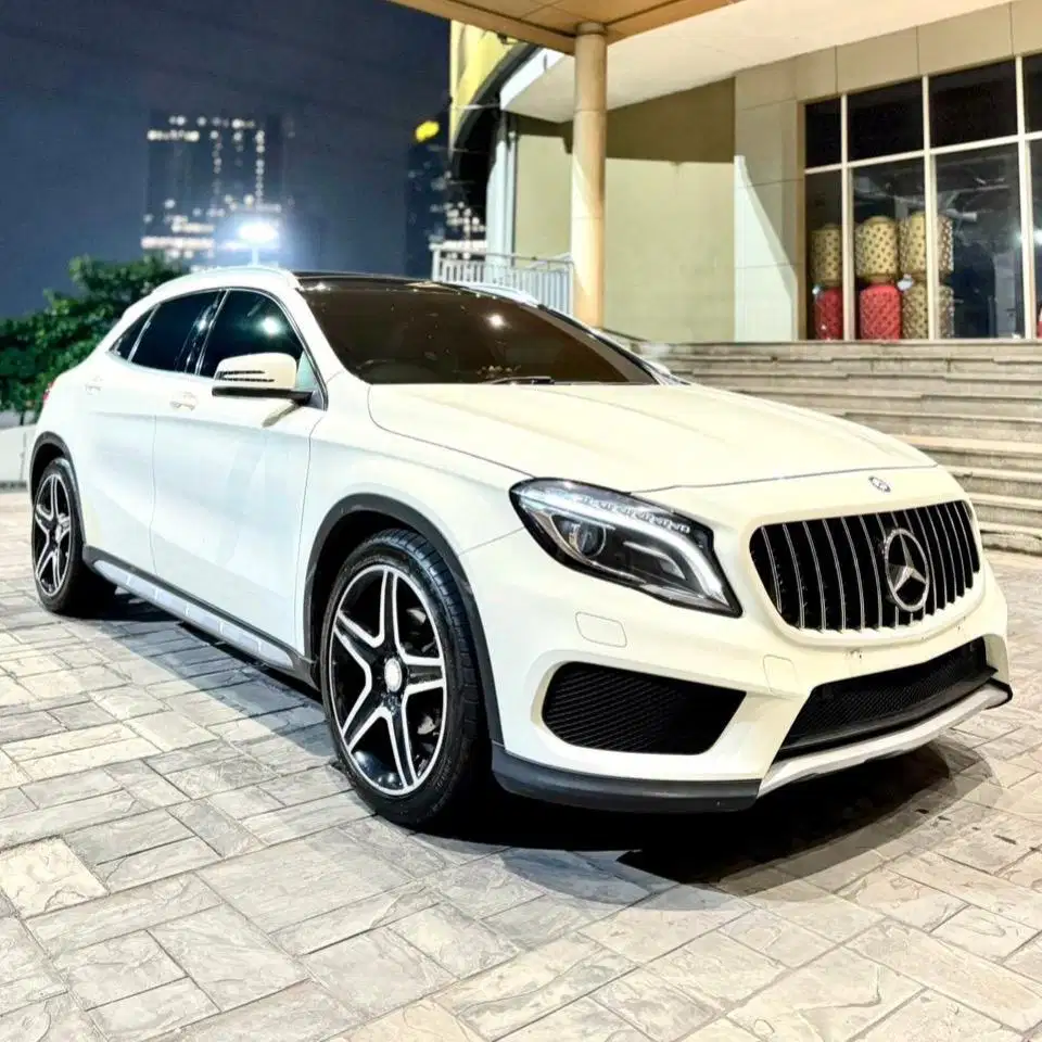 (CASH) Mercedes Benz GLA200 AMG 2015
