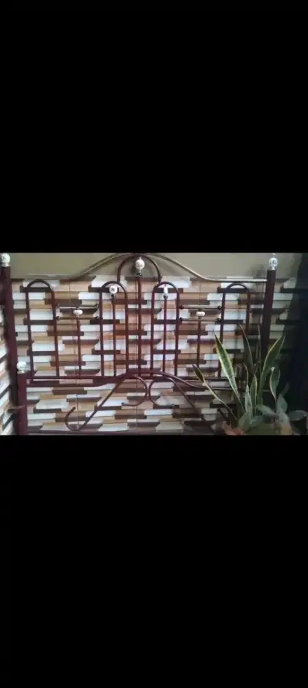 Dijual cepat tempat tidur besi ukuran  kasur no  2, 160 x200