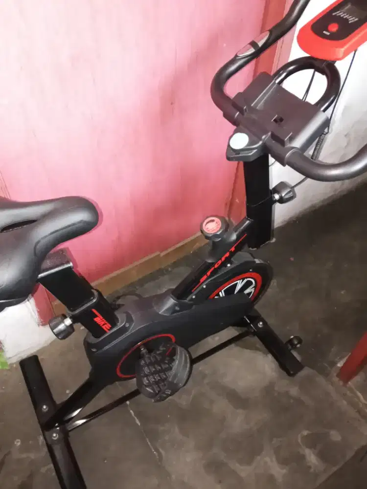 SEPEDA STATIS baru beli 4 bln, bt terapi jantung & kaki br kuat jalan.