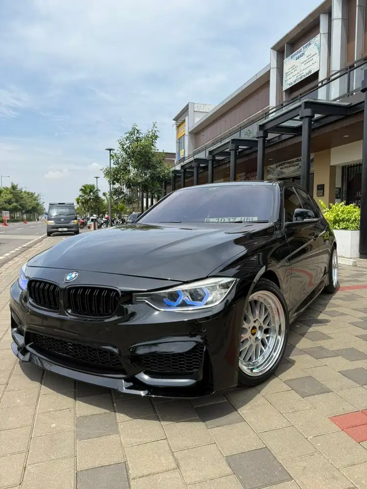 BMW 320i 2015 Bensin