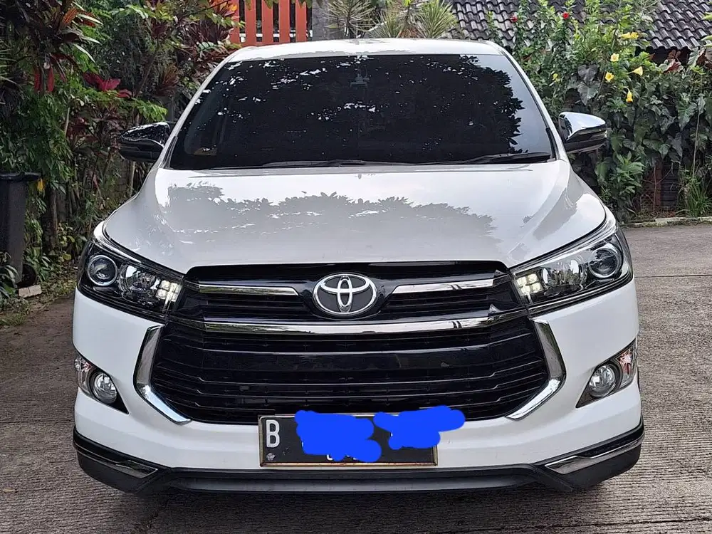 Dijual Innova Venturer 2018 km rendah ban baru pajak panjang