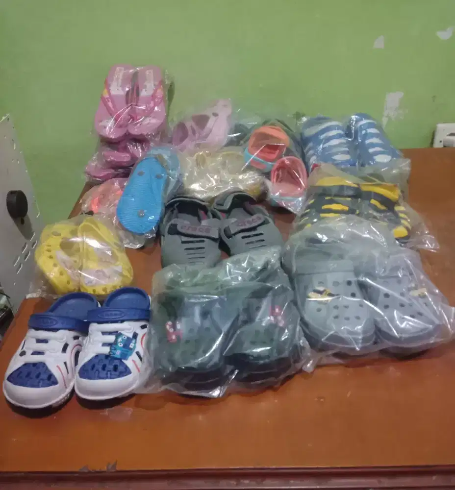 Borongan Sendal Anak 17 pasang