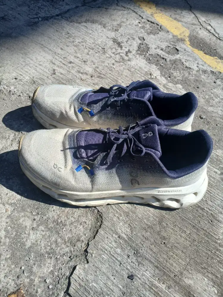 On Cloudtilt Midnight Ivory