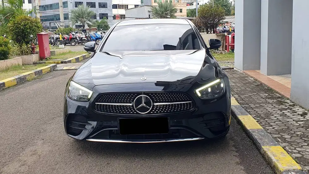 Mercedes Benz Mercy E 300 E300 AMG Line W213 Facelift 2022 Like New