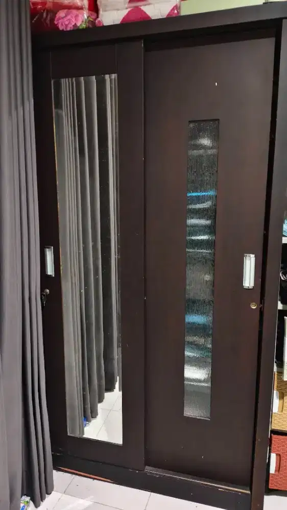 Lemari bekas 2 pintu