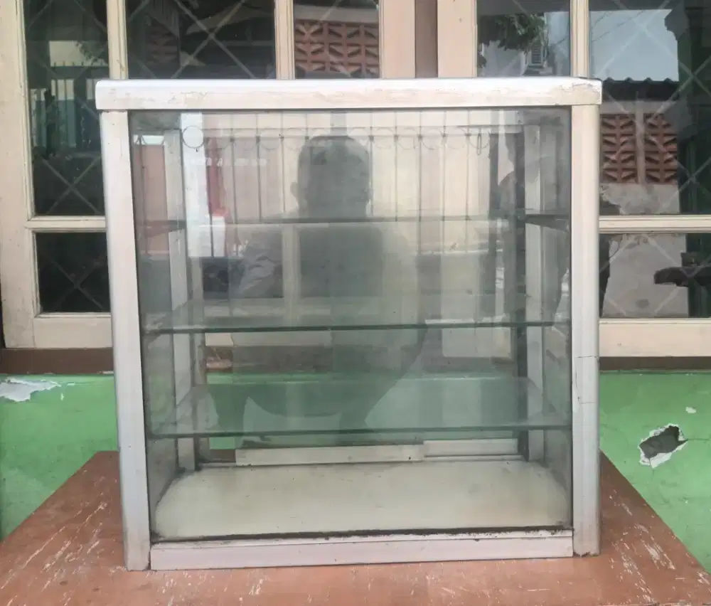 Etalase Rokok jualan