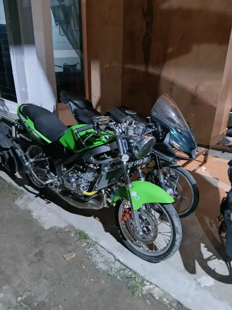 Kawasaki ninja r 2004 kondisi siap pakai