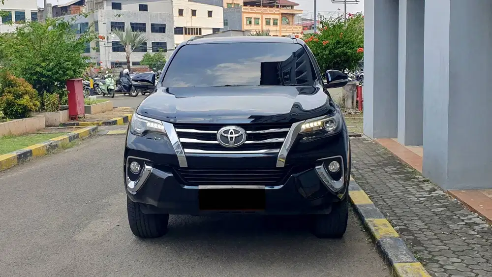 Toyota Fortuner 2.7 SRZ 4x2 Bensin AT Hitam NIK 2017 Record Garansi
