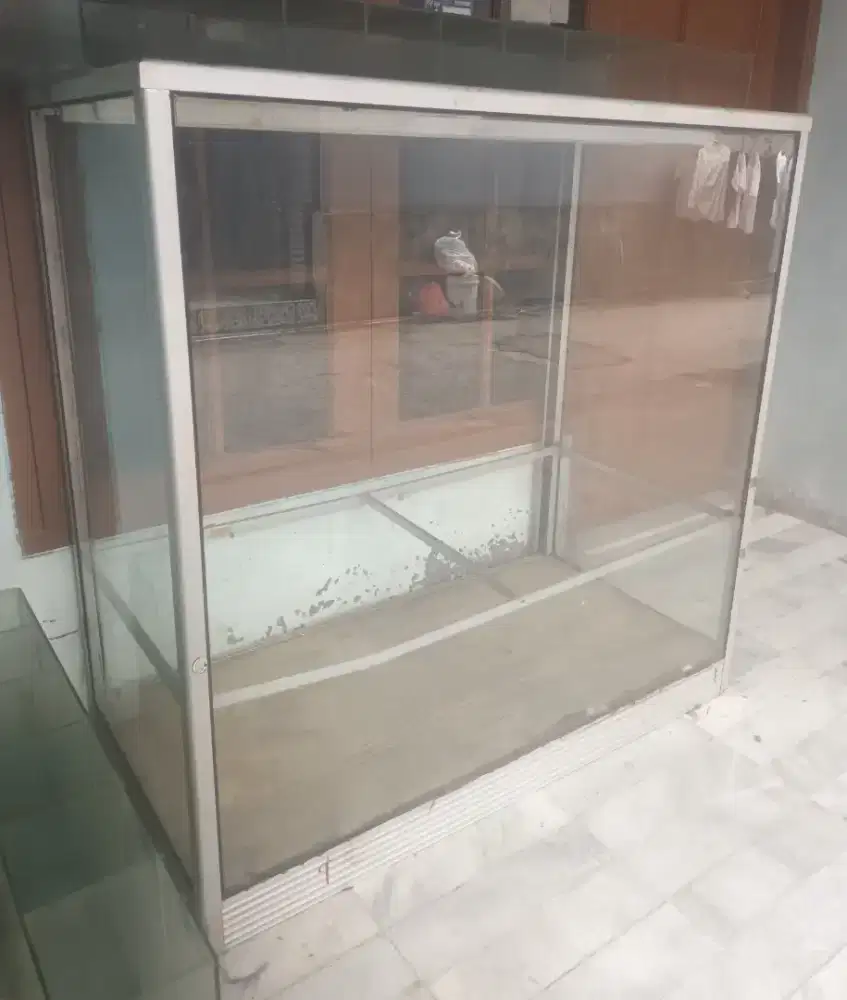 Etalase kaca Jualan makanan